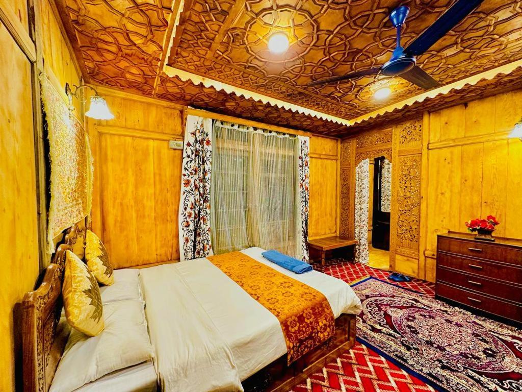 Hotel New Zealand Group Of Houseboats Srīnagar Exterior foto