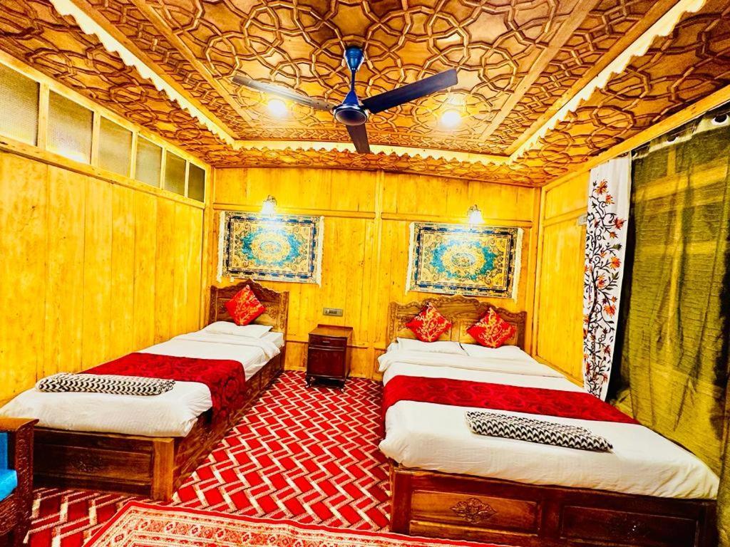 Hotel New Zealand Group Of Houseboats Srīnagar Exterior foto